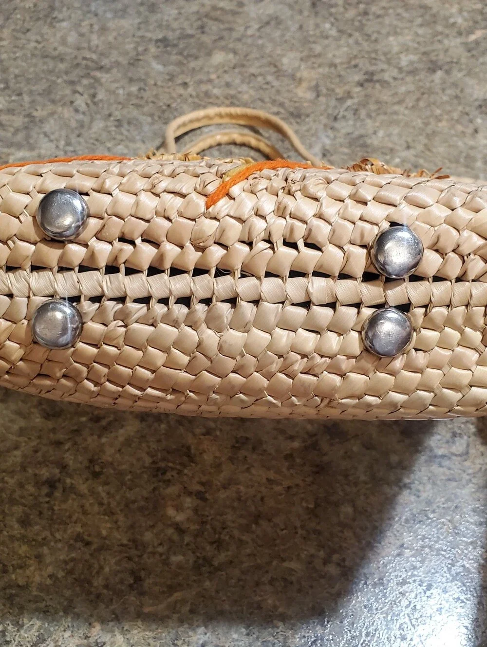 VINTAGE 60S/70S. STRAW WICKER BASKET BAG. ORANGE FLORAL 3D. TURN LOCK.